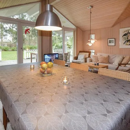 Beach Front Home In Lundby With Sauna Сasa de vacaciones Lundby Stationsby