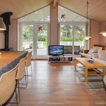 Beach Front Home In Lundby With Sauna Сasa de vacaciones *