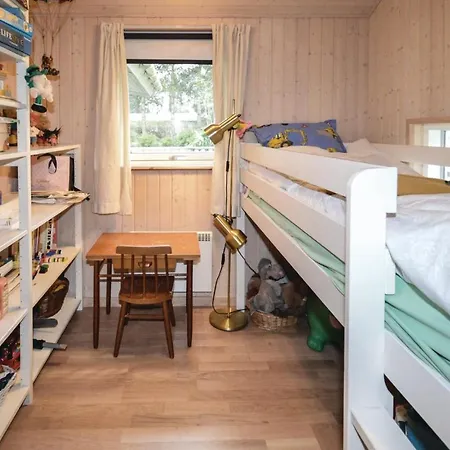 Сasa de vacaciones Beach Front Home In Lundby With Sauna *