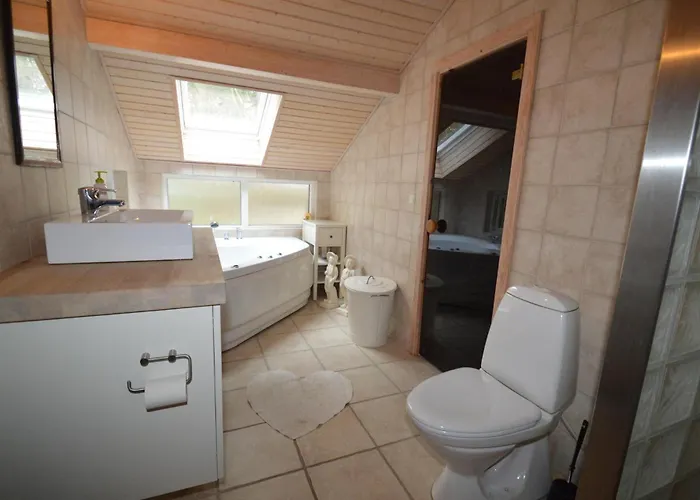 Three-bedroom In Lundby Stationsby