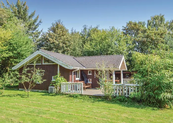 Three-bedroom In Holiday home Lundby Stationsby