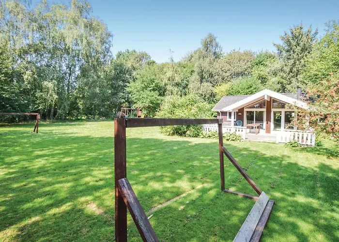 Three-bedroom In Holiday home *