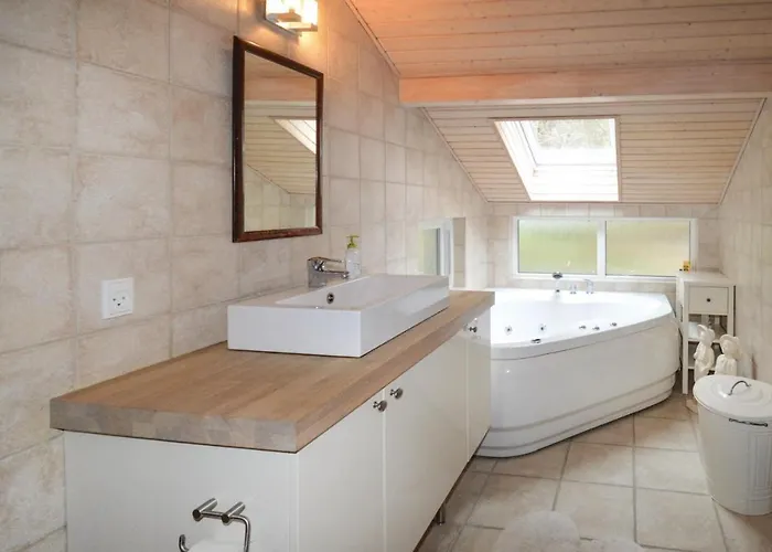 Holiday home Three-bedroom In Lundby Stationsby